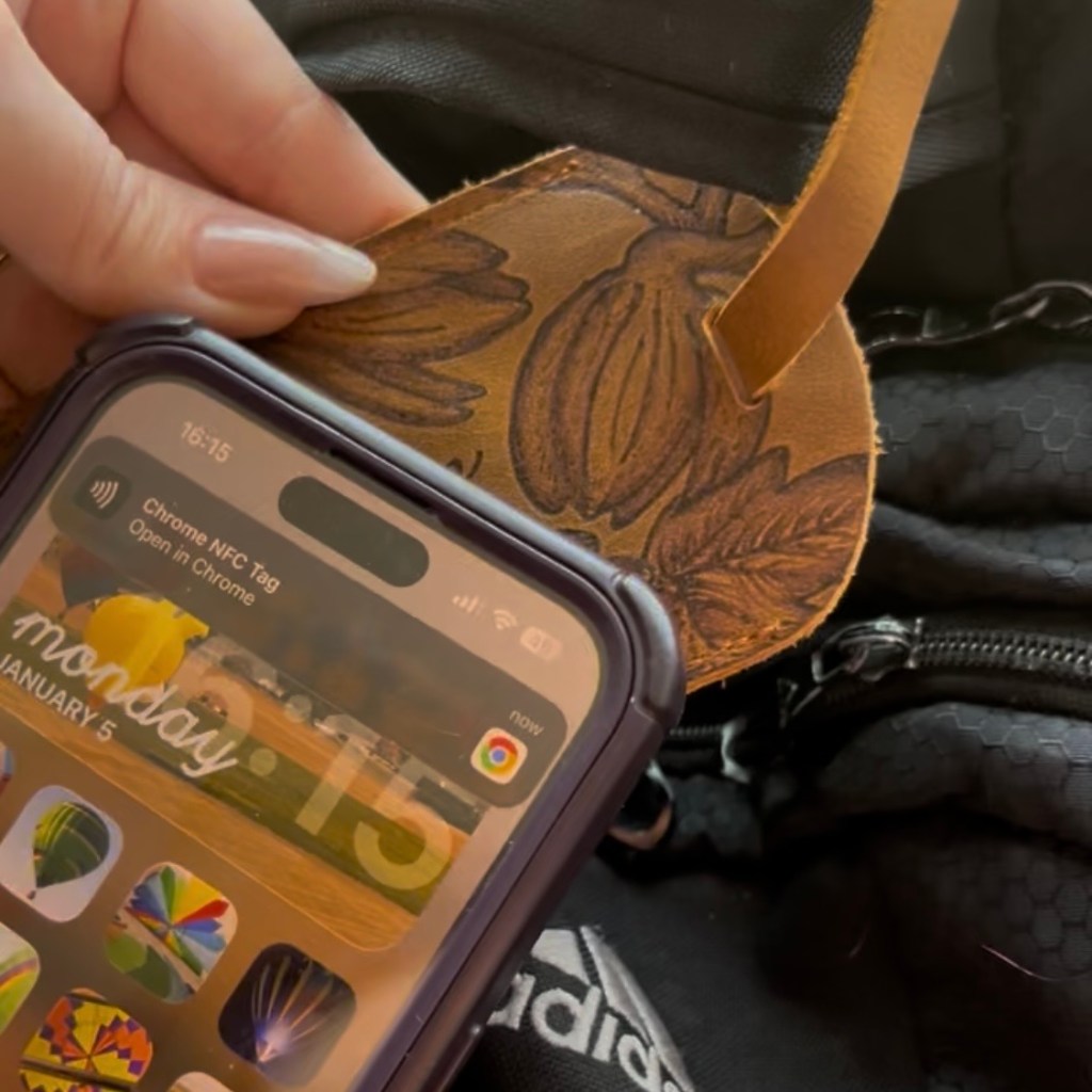 Custom Leather NFC Business Card Holder That Helps You Connect&nbsp;Instantly